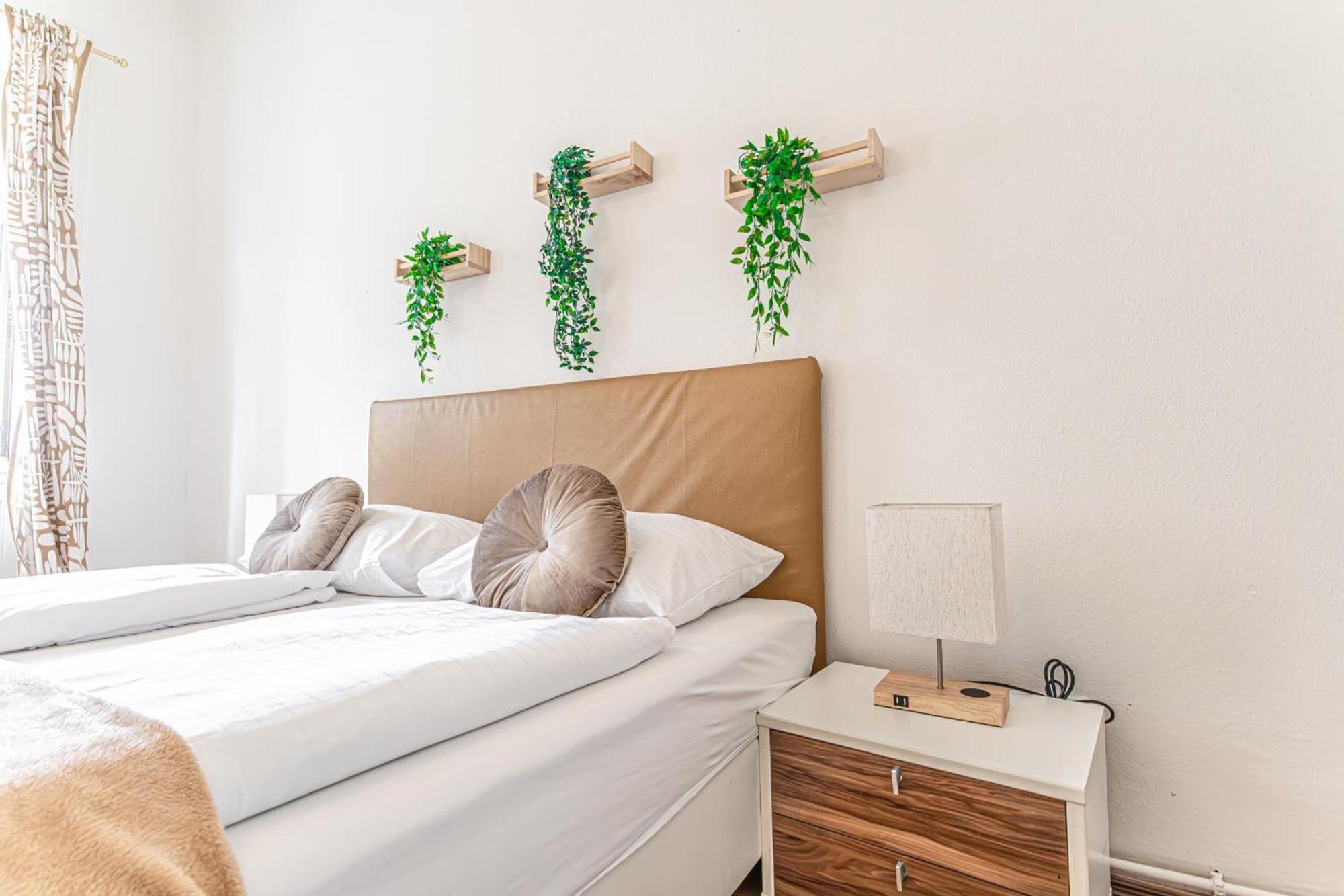 Timeless Vienna: 2br In The Historic District Apartament