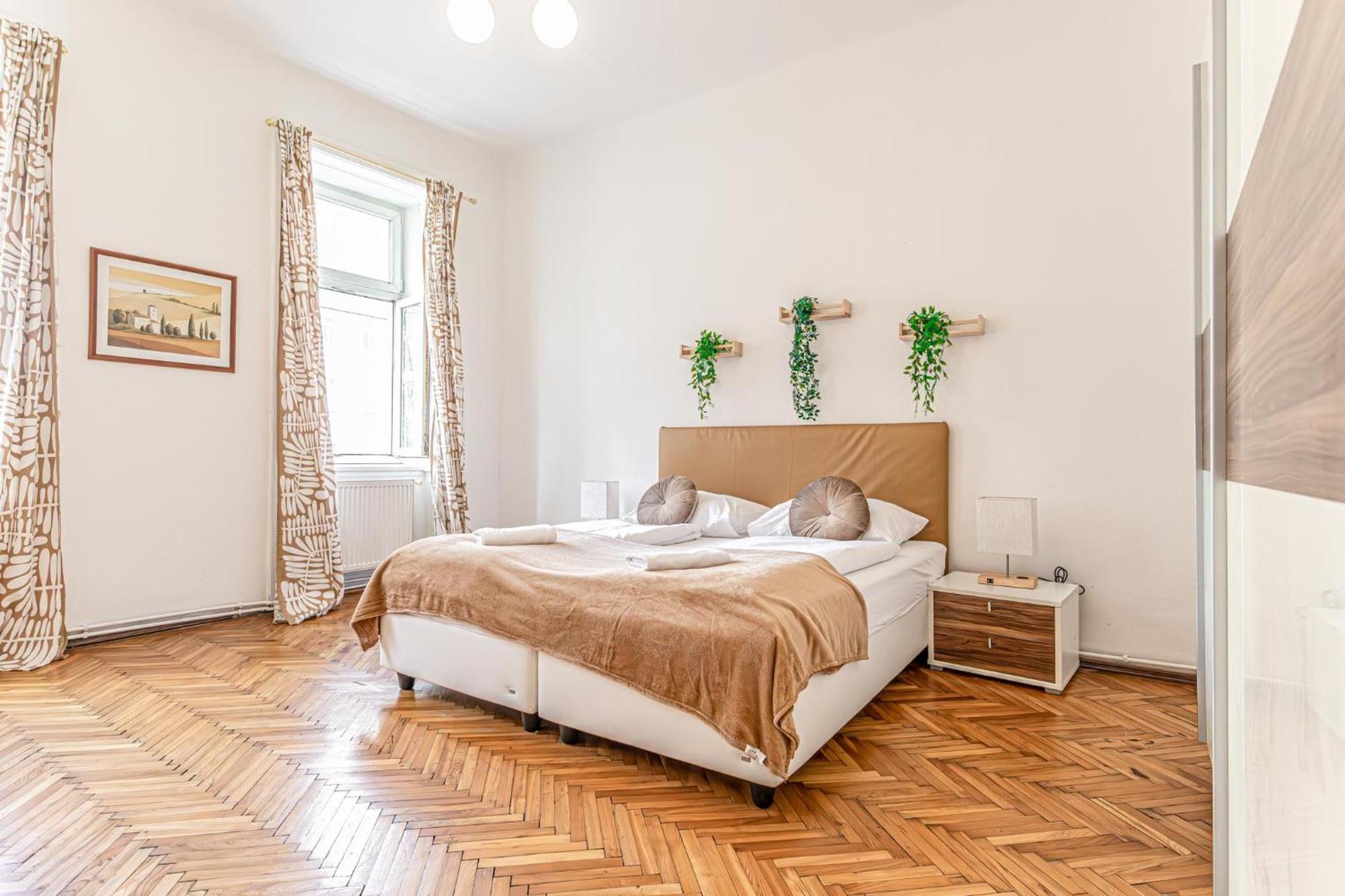 Timeless Vienna: 2br In The Historic District * Wiedeń