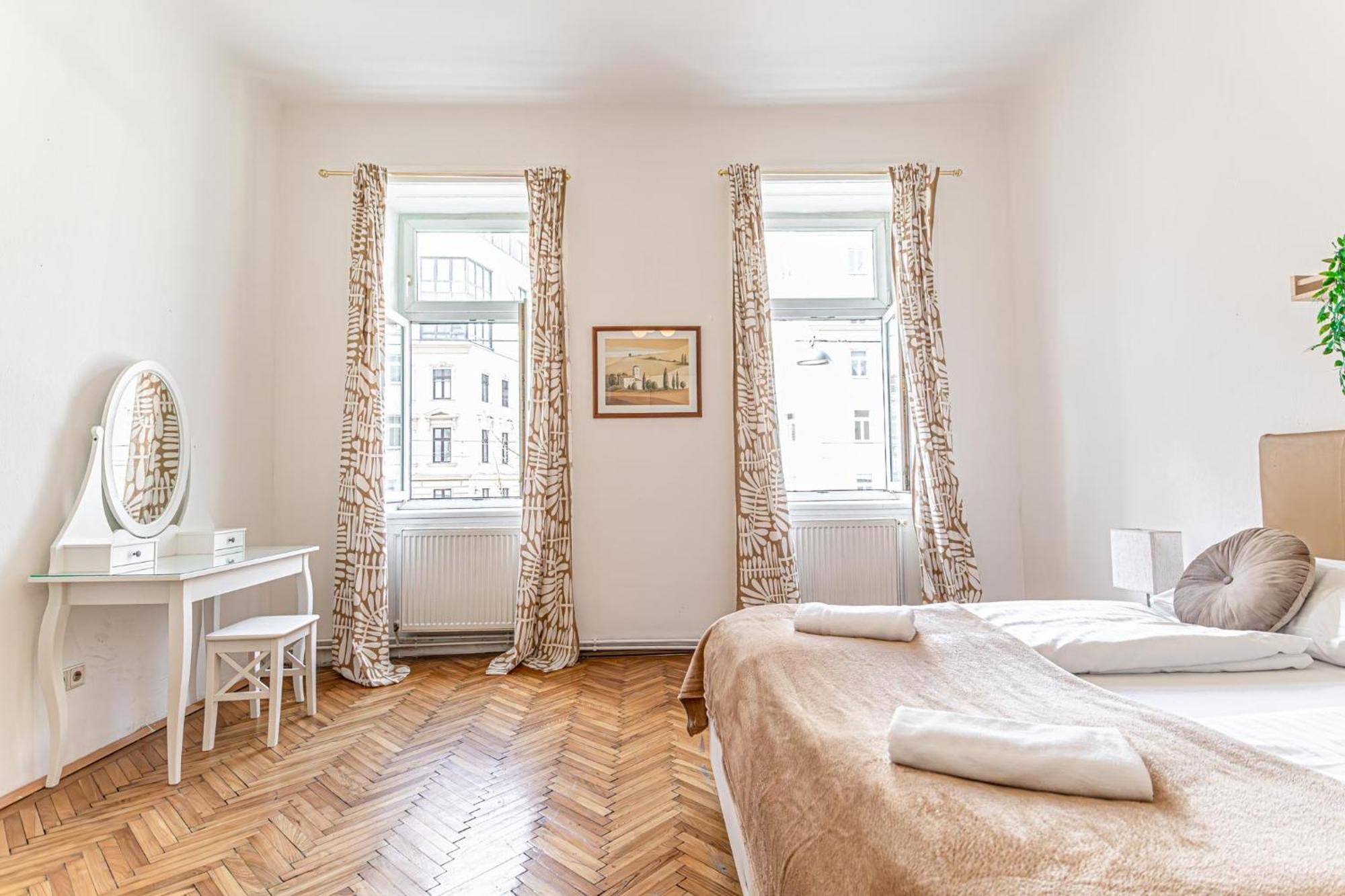 Timeless Vienna: 2br In The Historic District * Wiedeń