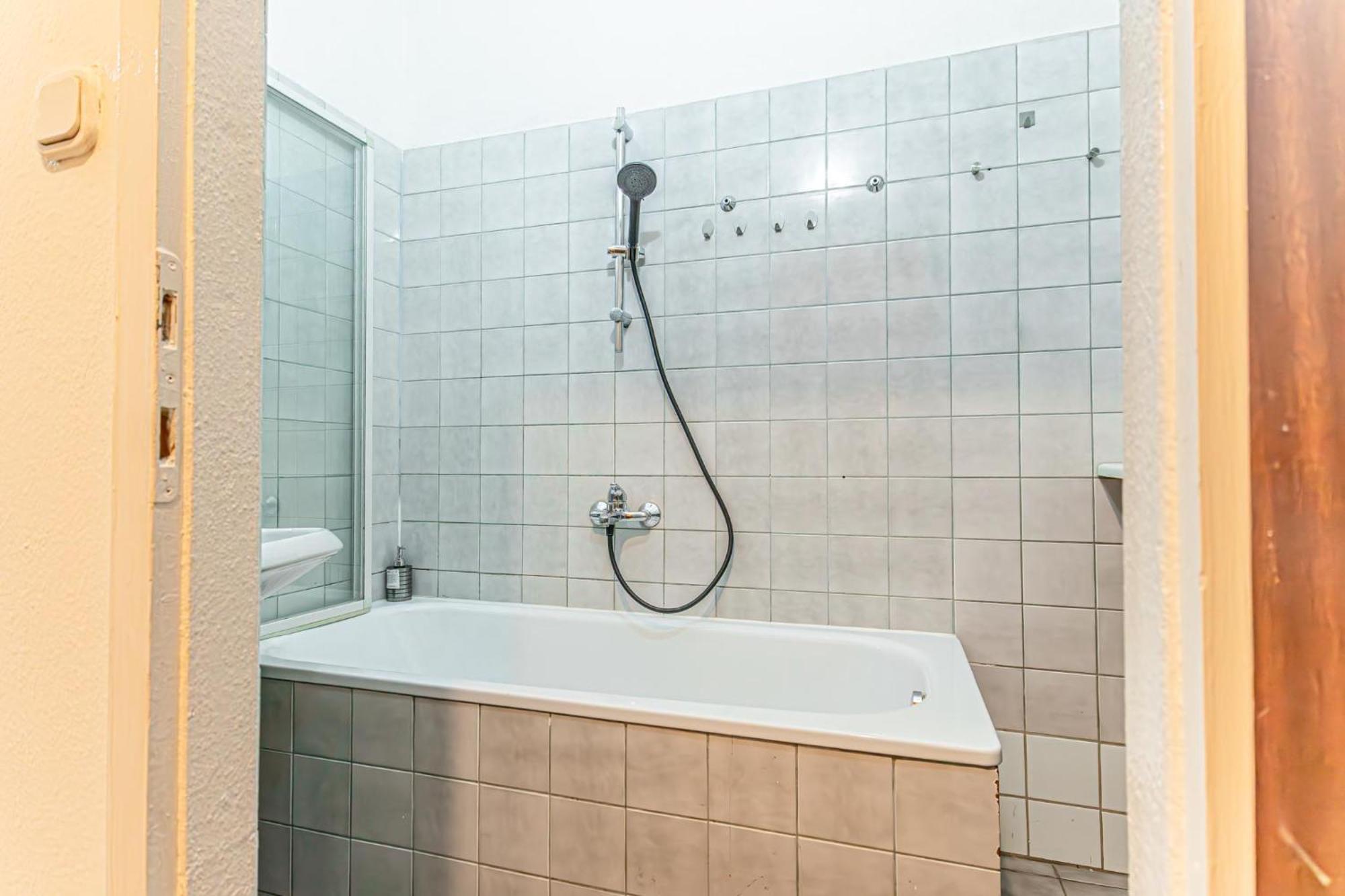 Timeless Vienna: 2br In The Historic District Apartament Wiedeń