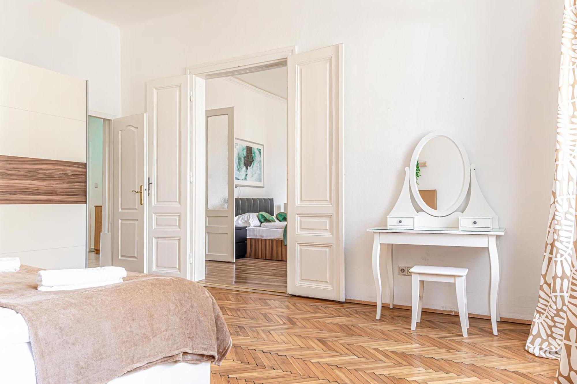 Timeless Vienna: 2br In The Historic District Apartament *
