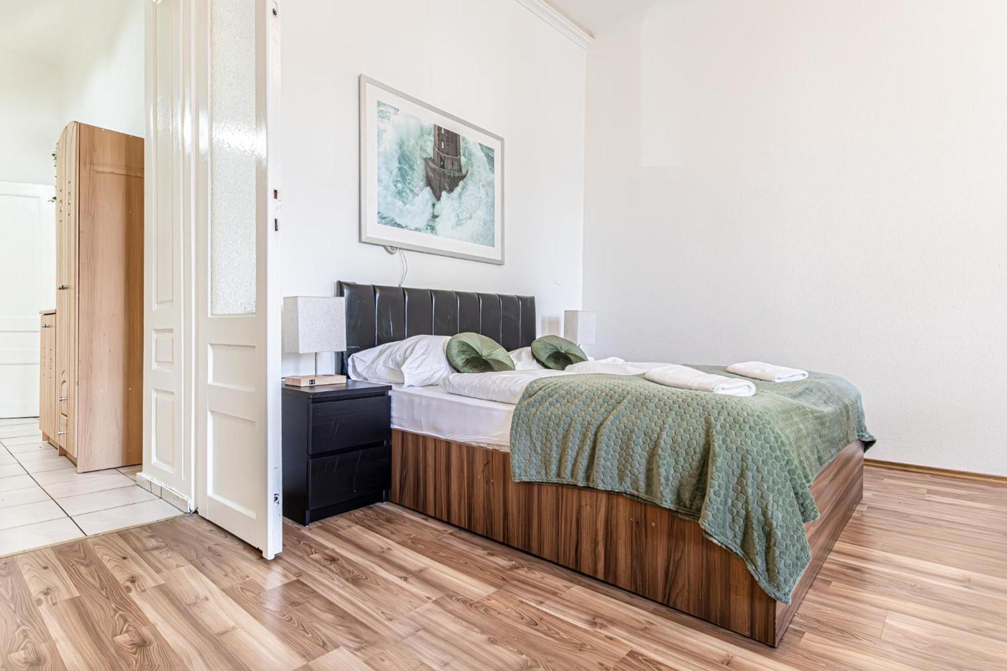 Timeless Vienna: 2br In The Historic District Wiedeń